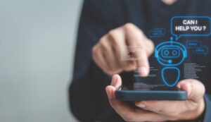digitaler Sprachassistent mit Chatbot-Interface und der Frage „Can I help you?“ erscheint – Symbolbild für voice KI im Kundenservice.